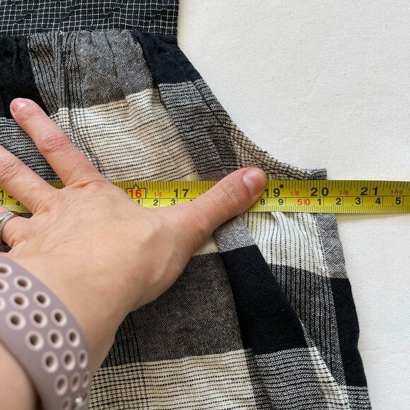 Women's / Teen's Moon River Black Cream Checkered Sleeveless Top size M - Picture 7 of 8